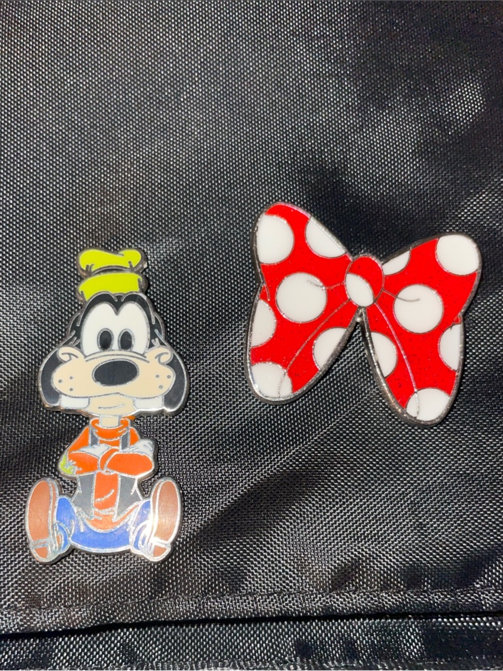 Disney Red White Polka Dot Minnie Bow and Multicolor Goofy pin Set
